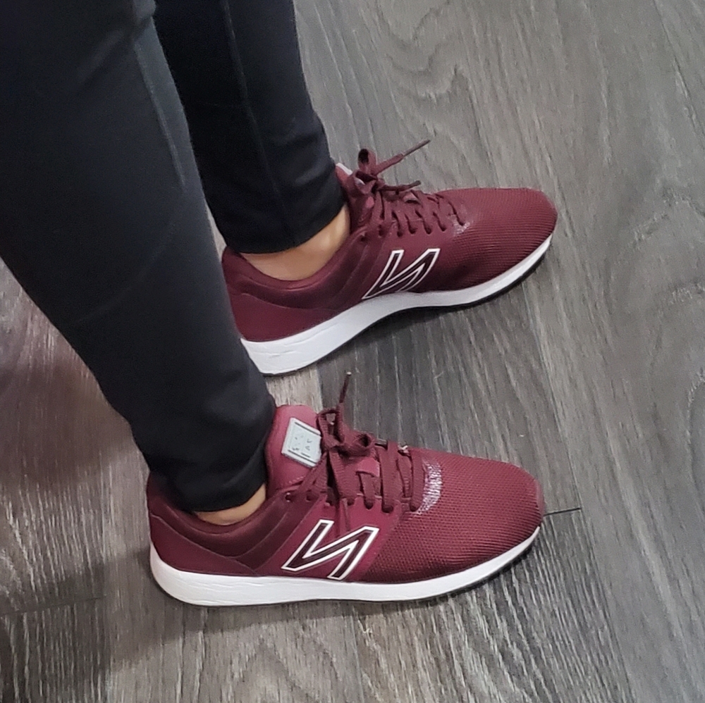 🌹New Balance maroon shoes